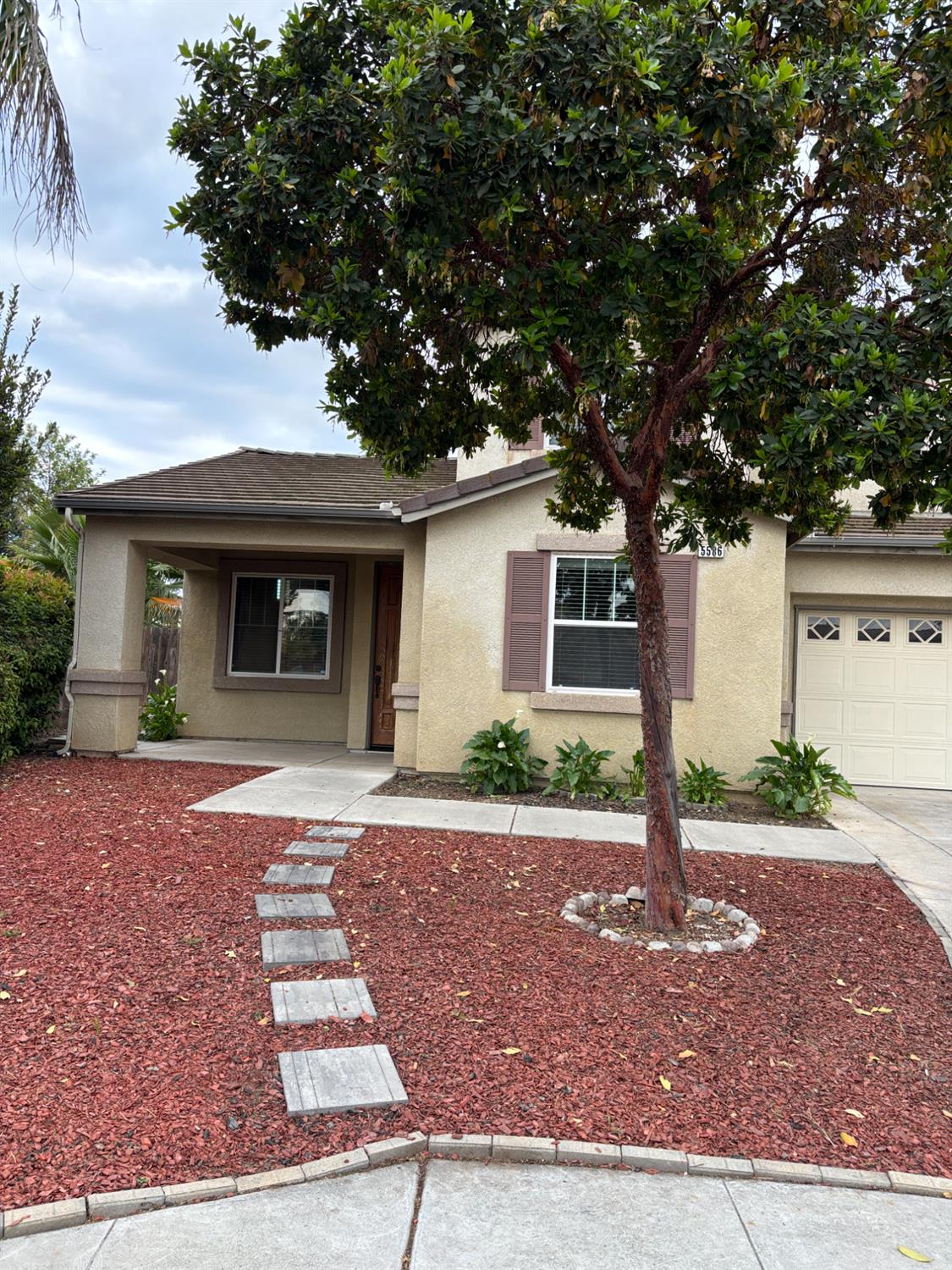 5586 E Atchison St, Fresno, CA 93727