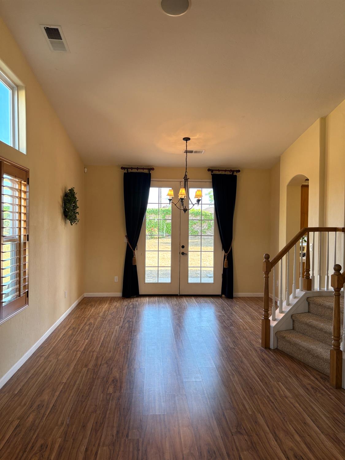 5586 E Atchison St, Fresno, CA 93727