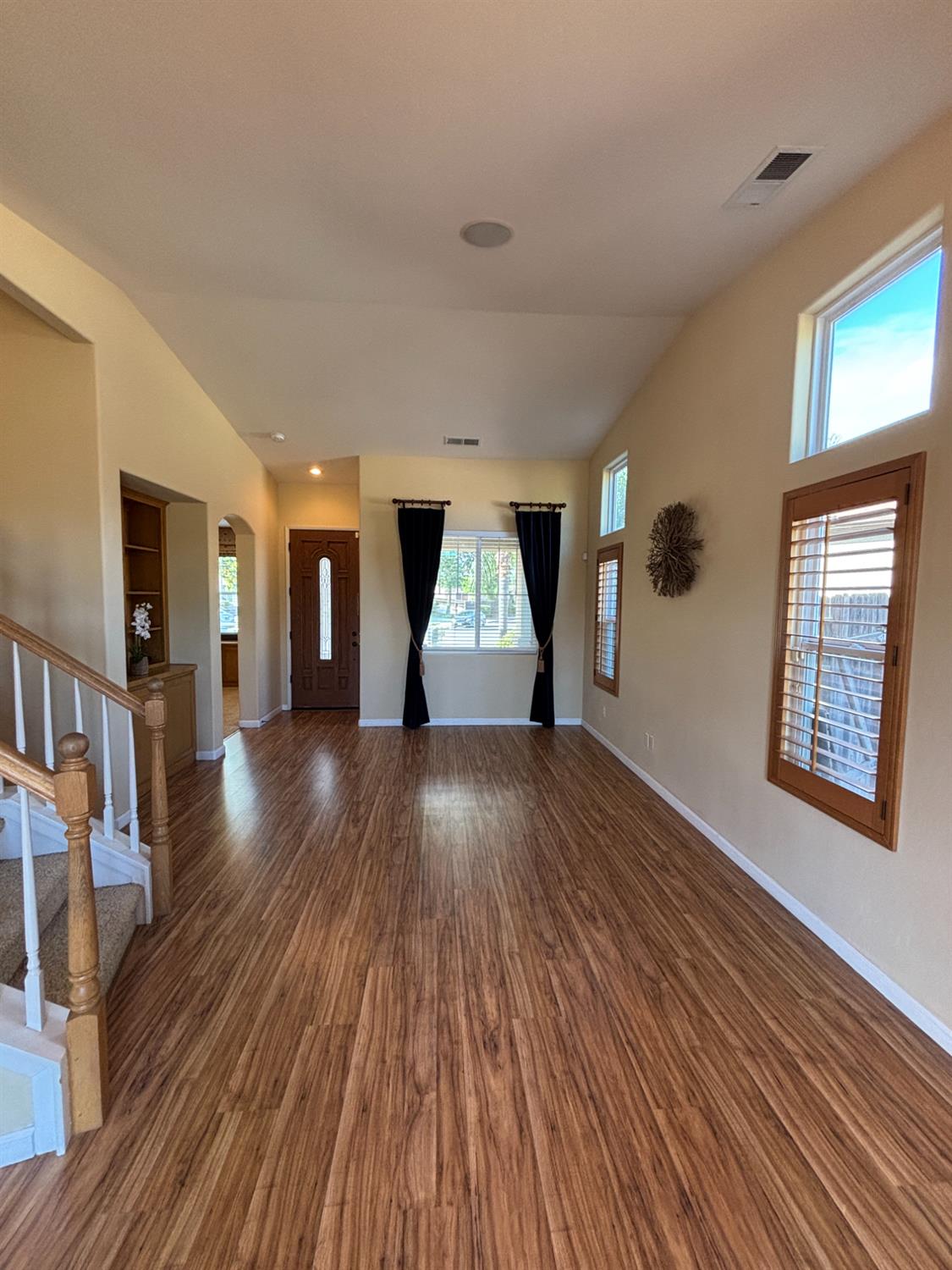 5586 E Atchison St, Fresno, CA 93727