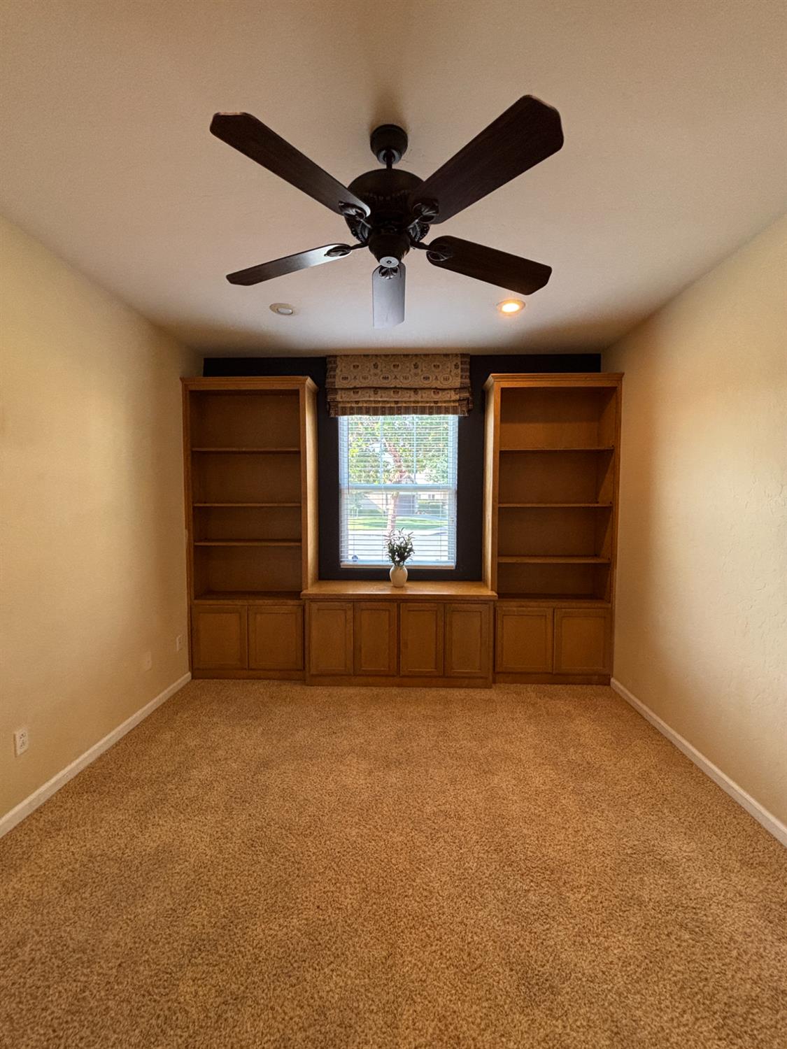 5586 E Atchison St, Fresno, CA 93727