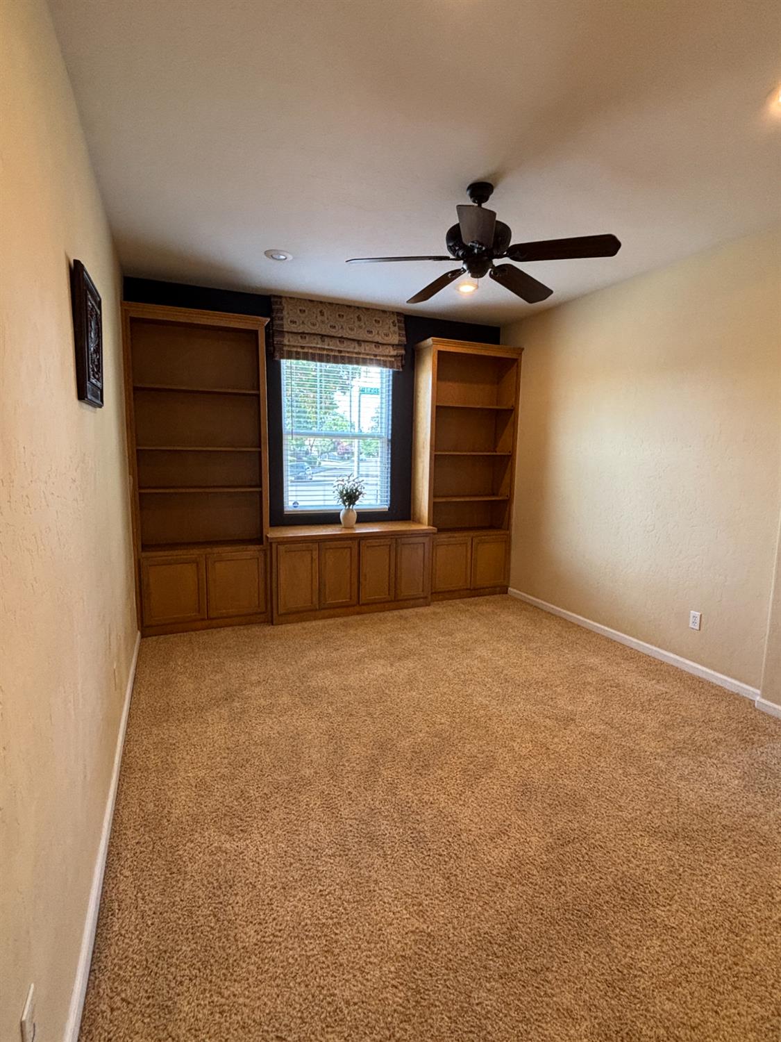 5586 E Atchison St, Fresno, CA 93727