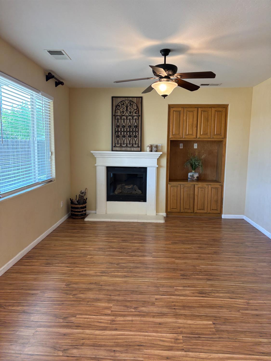 5586 E Atchison St, Fresno, CA 93727