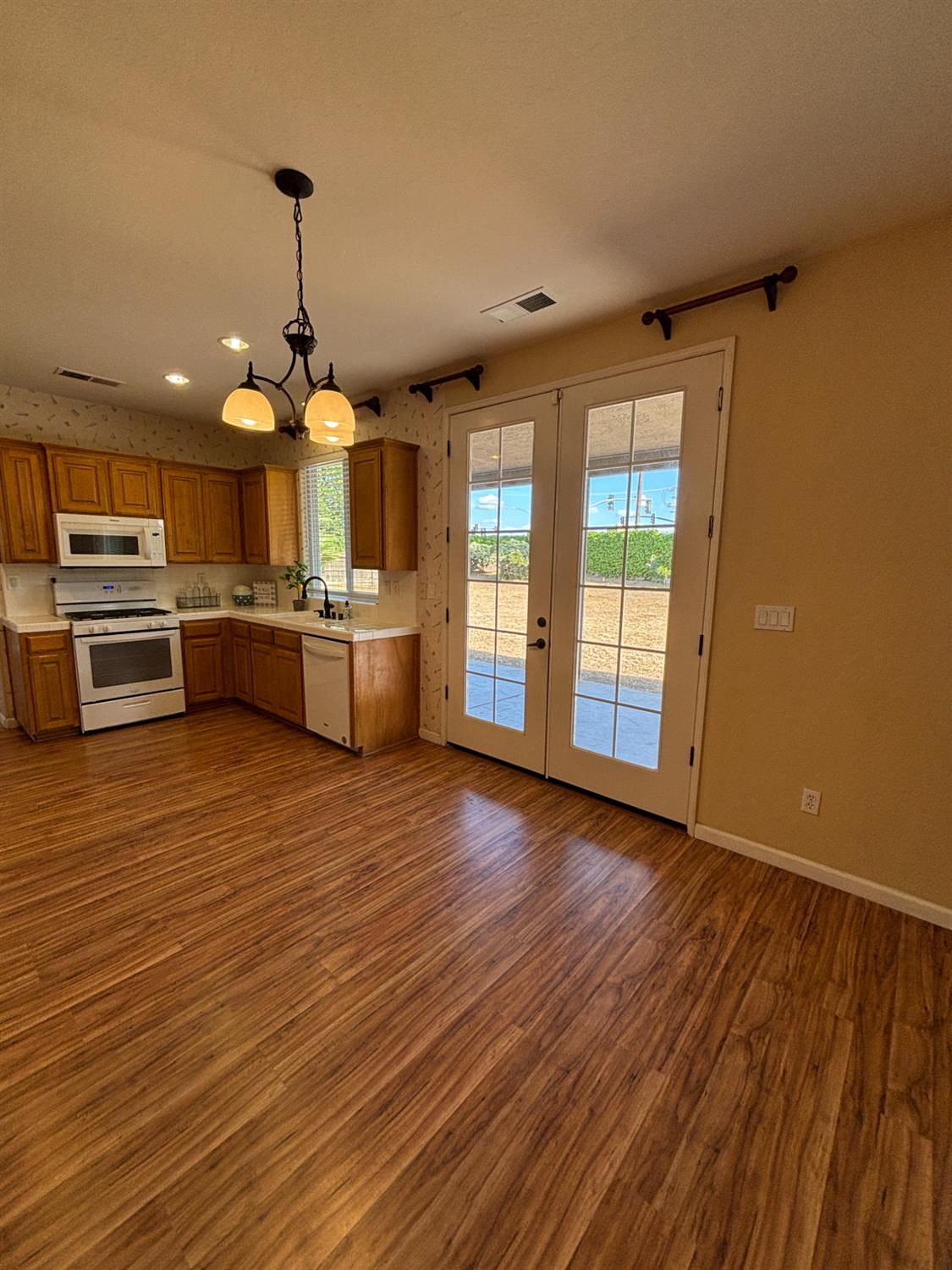 5586 E Atchison St, Fresno, CA 93727