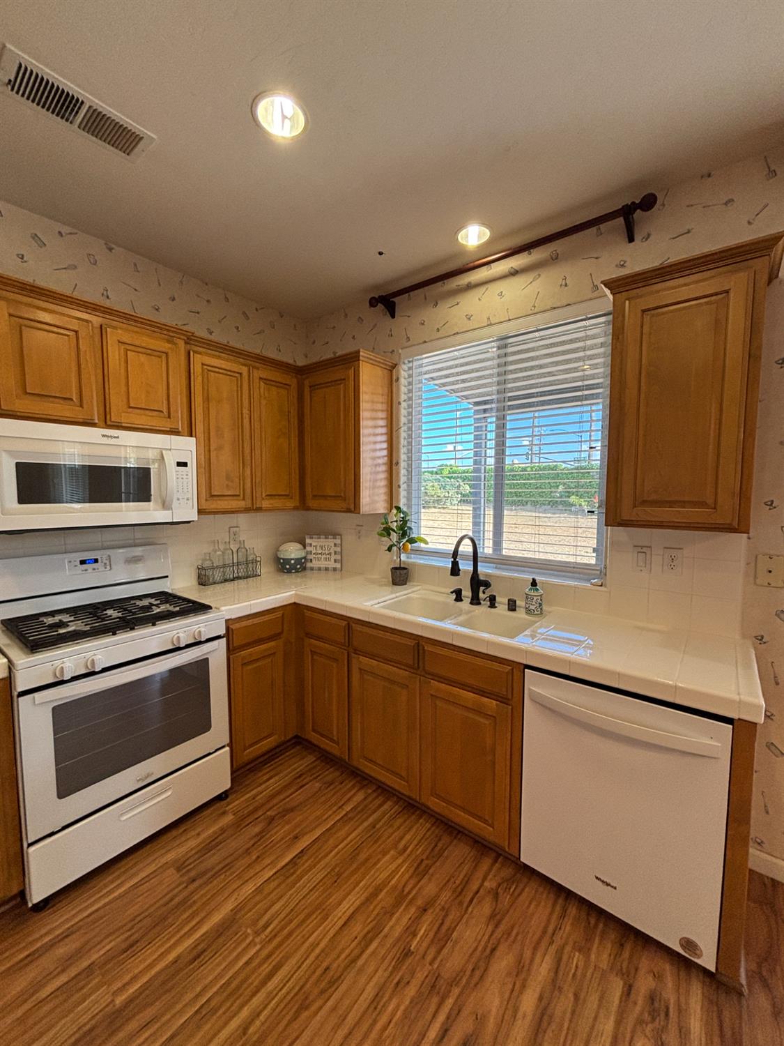 5586 E Atchison St, Fresno, CA 93727