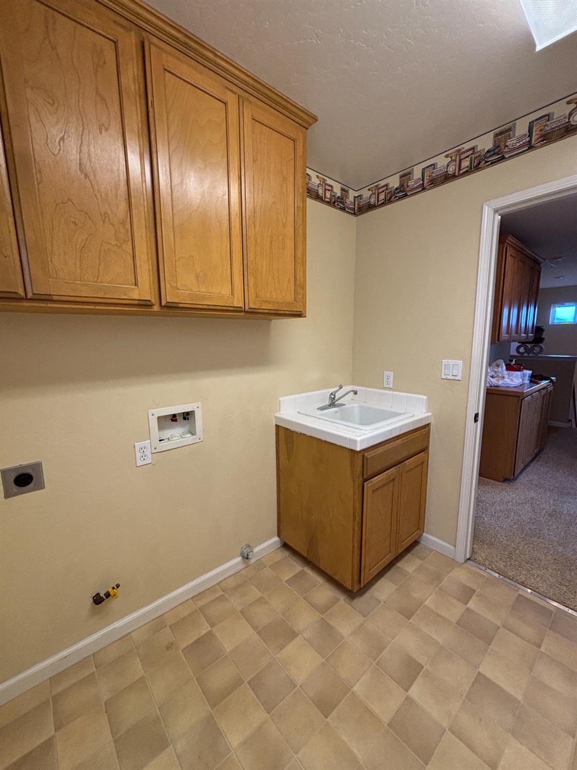 5586 E Atchison St, Fresno, CA 93727