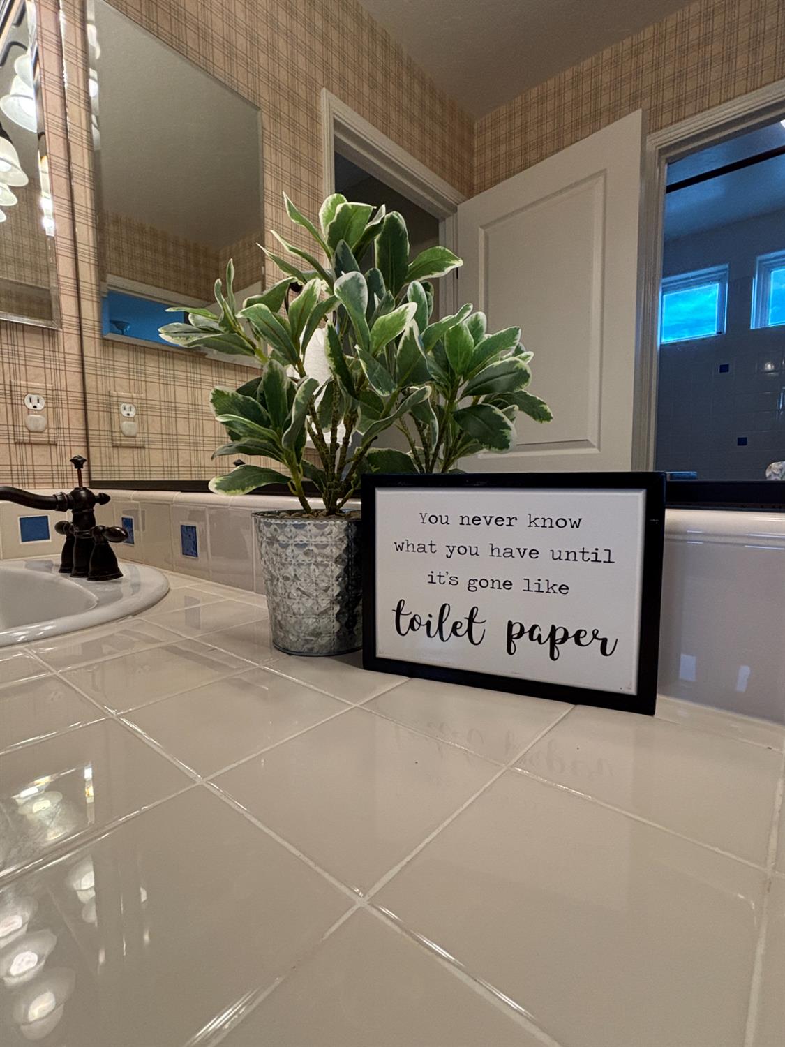 5586 E Atchison St, Fresno, CA 93727