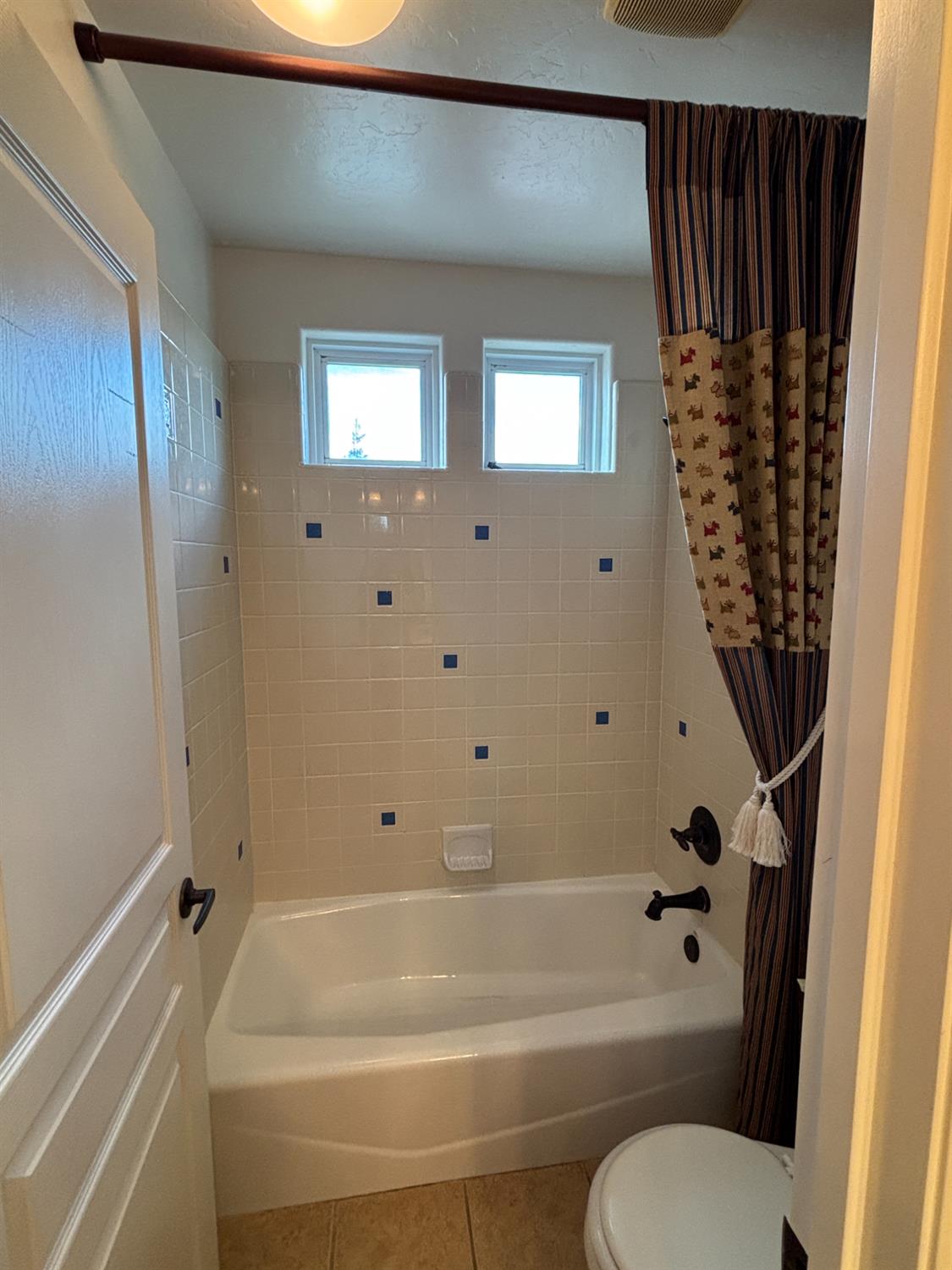 5586 E Atchison St, Fresno, CA 93727