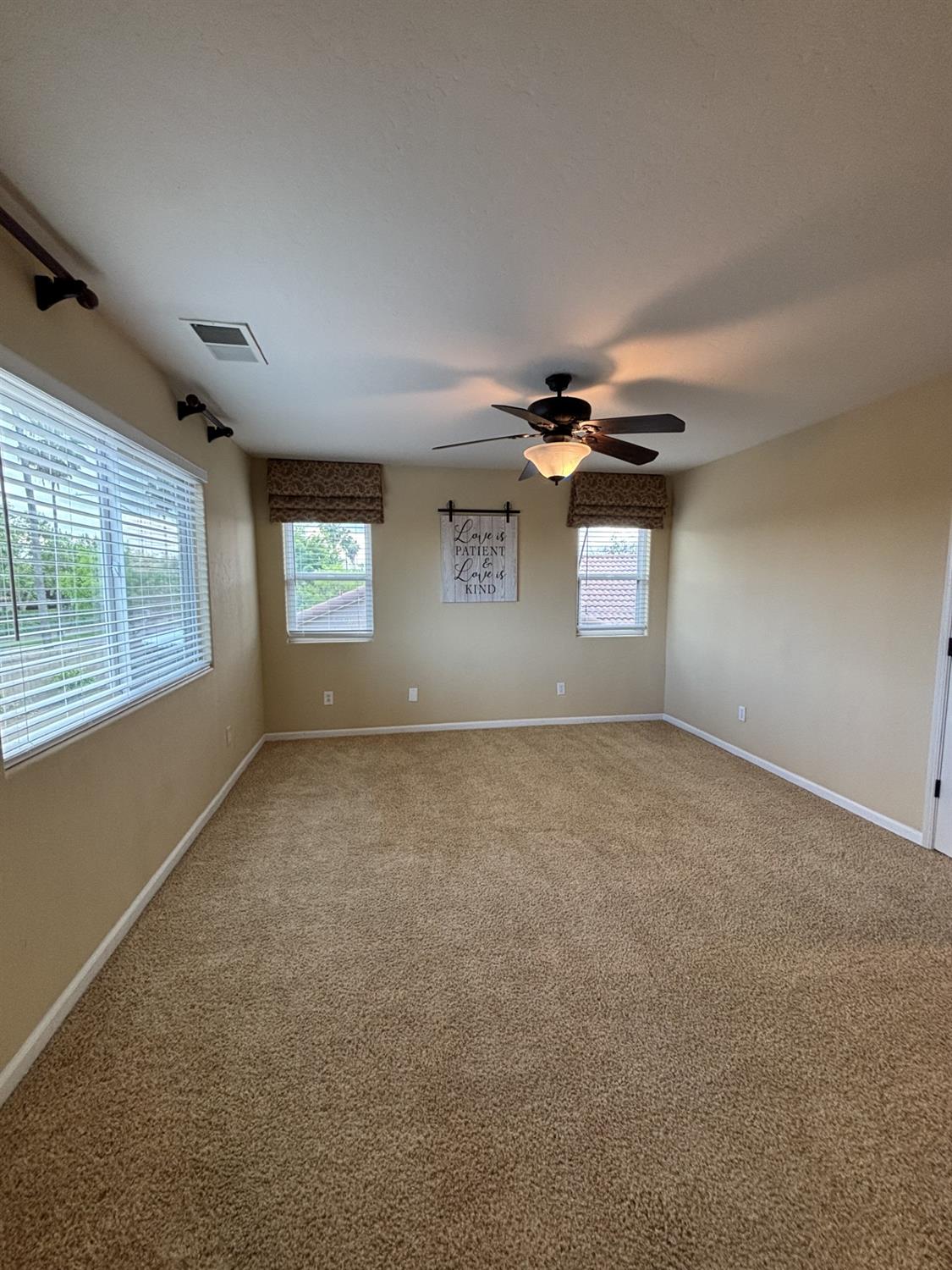 5586 E Atchison St, Fresno, CA 93727