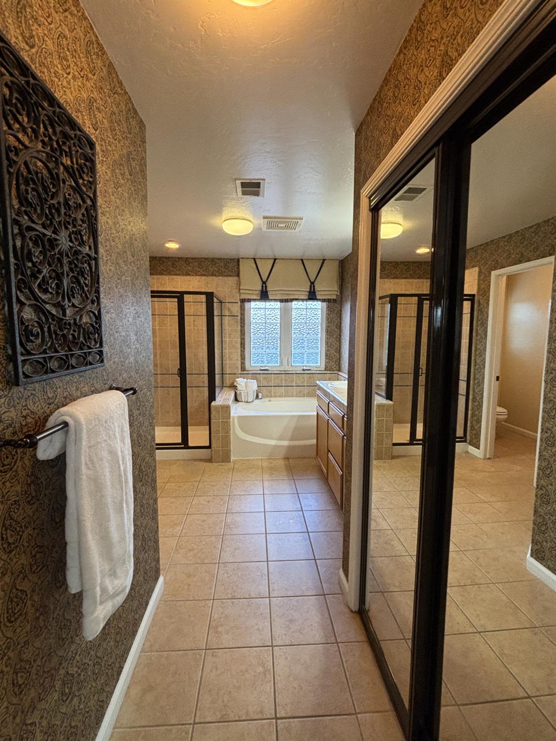 5586 E Atchison St, Fresno, CA 93727