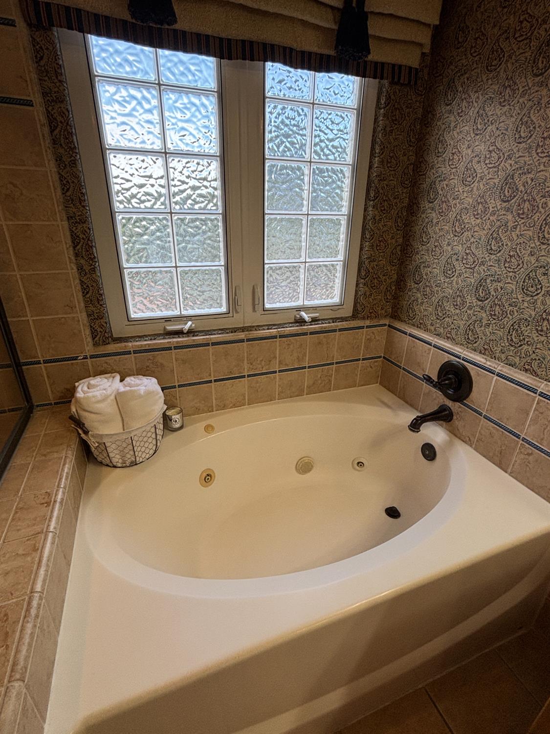 5586 E Atchison St, Fresno, CA 93727