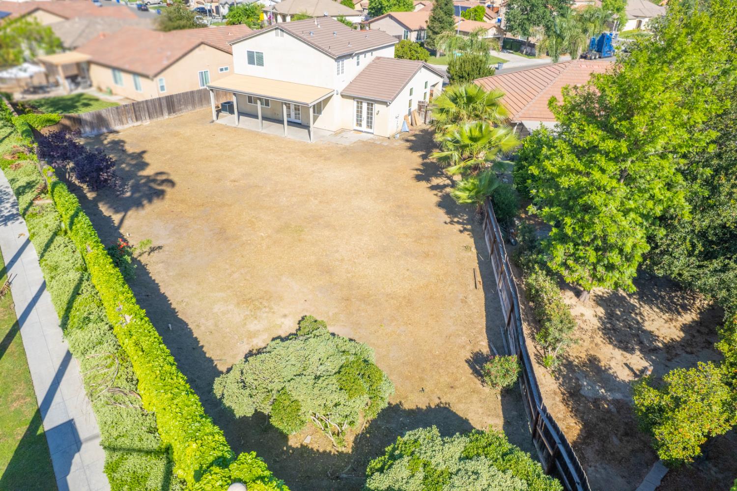 5586 E Atchison St, Fresno, CA 93727