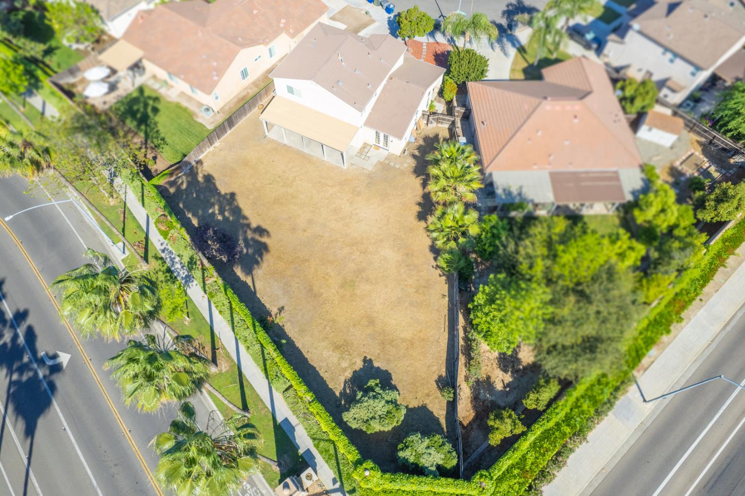 5586 E Atchison St, Fresno, CA 93727