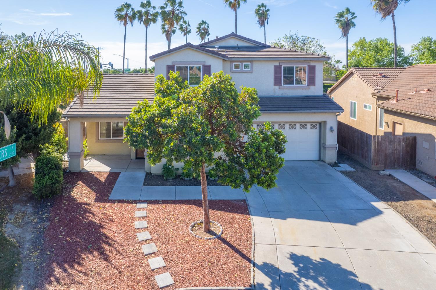 5586 E Atchison St, Fresno, CA 93727