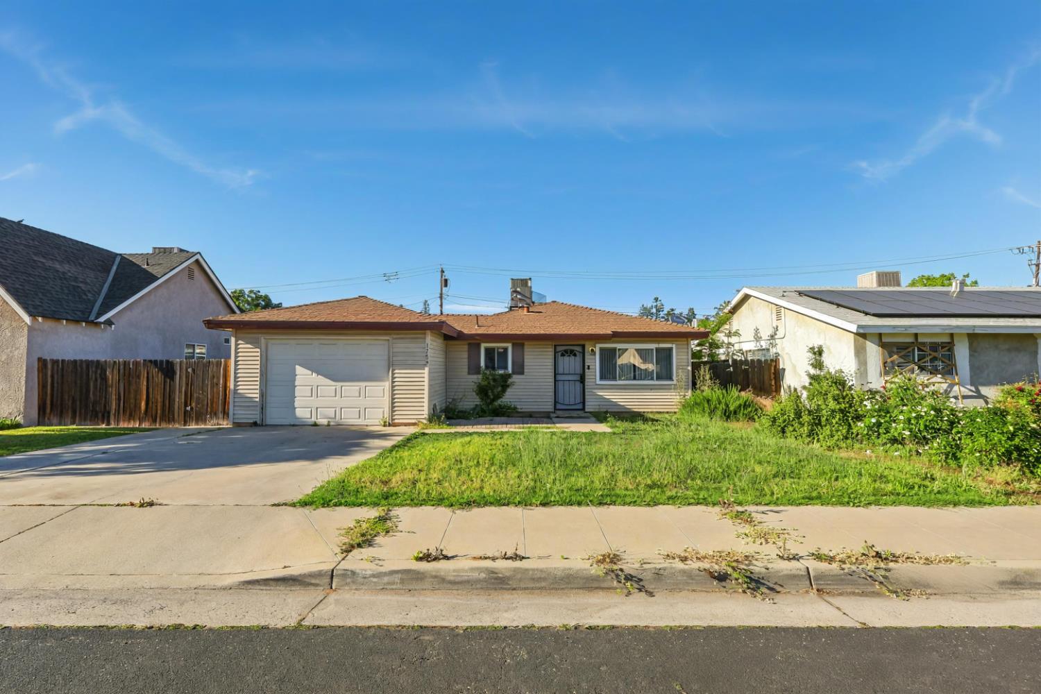 1755 4th St, Clovis, CA 93611