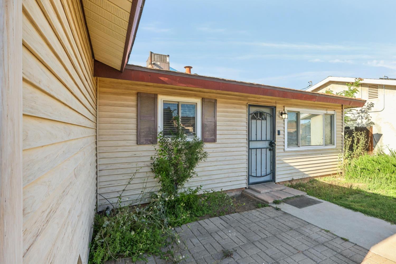 1755 4th St, Clovis, CA 93611