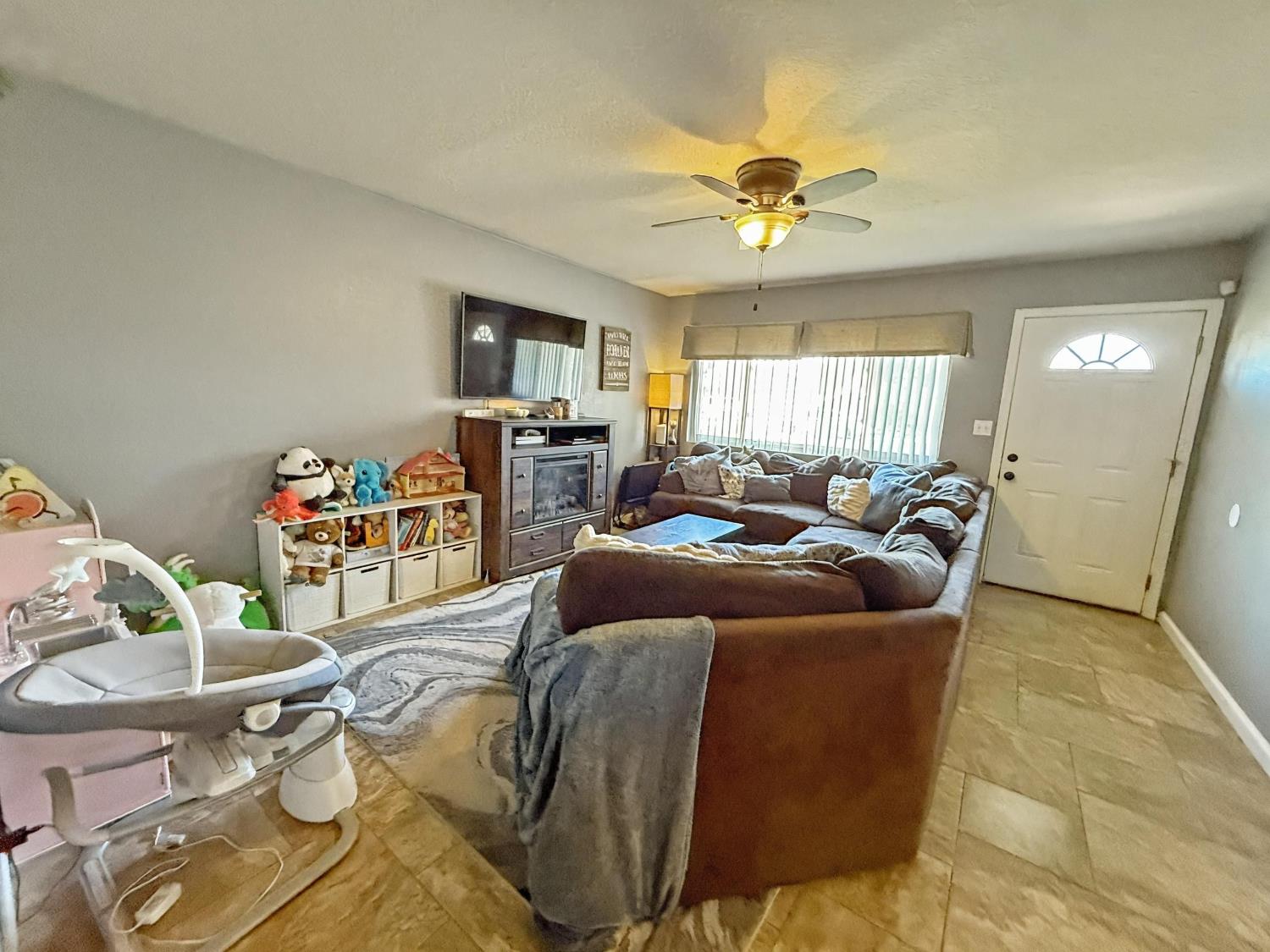 1755 4th St, Clovis, CA 93611