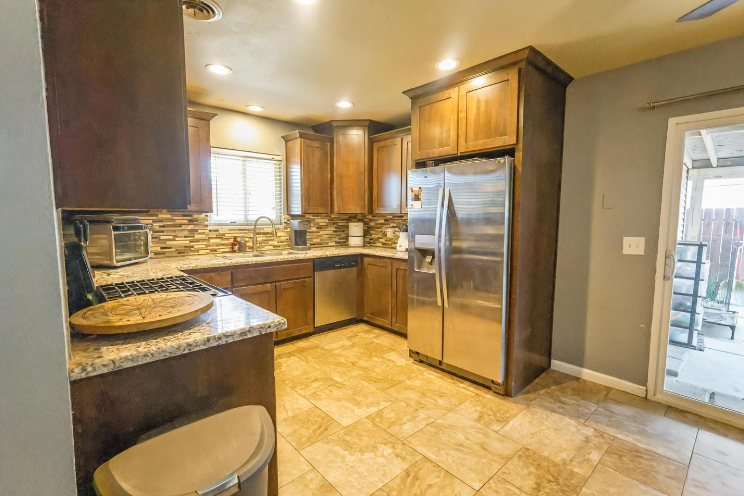 1755 4th St, Clovis, CA 93611