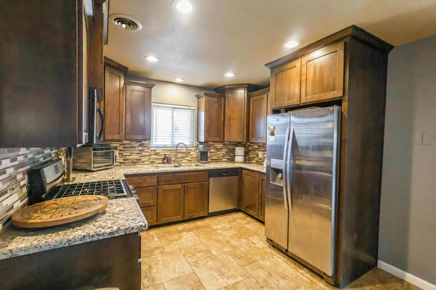 1755 4th St, Clovis, CA 93611