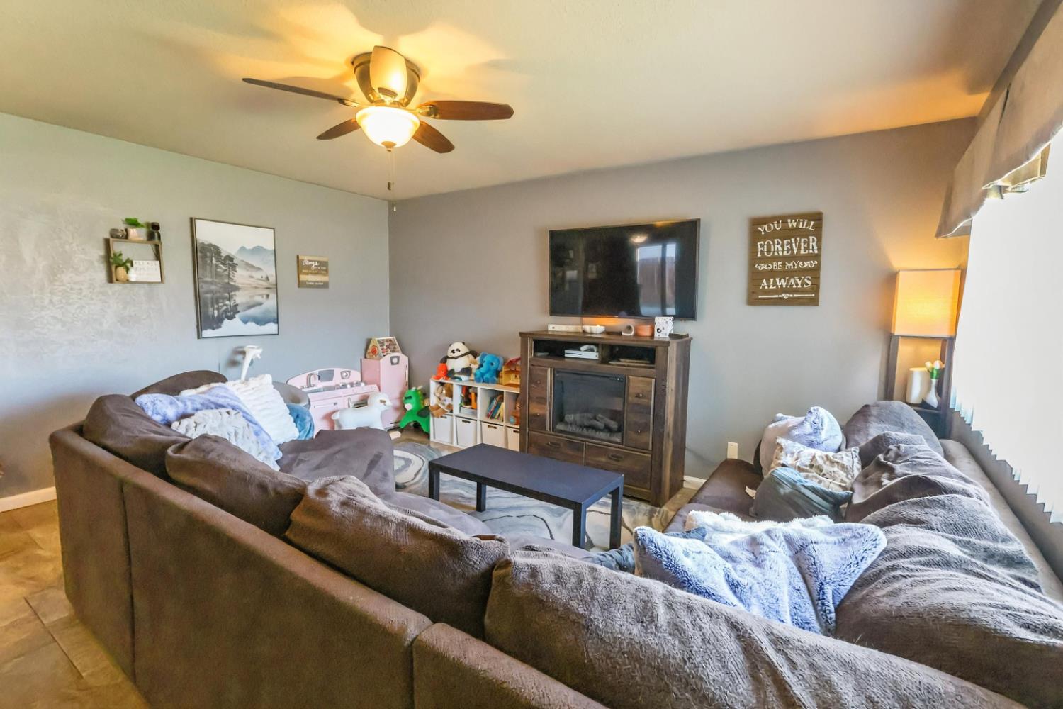 1755 4th St, Clovis, CA 93611