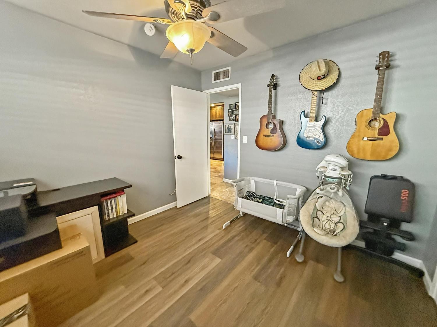 1755 4th St, Clovis, CA 93611