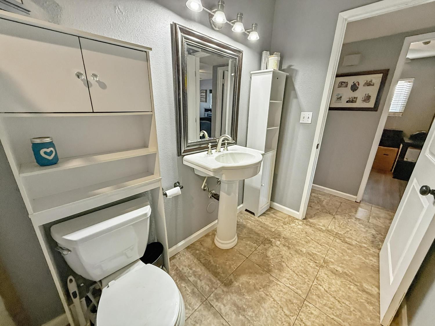 1755 4th St, Clovis, CA 93611