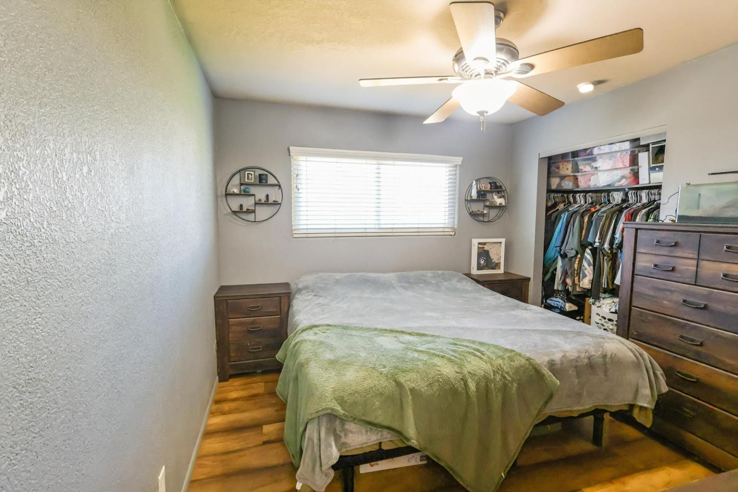 1755 4th St, Clovis, CA 93611