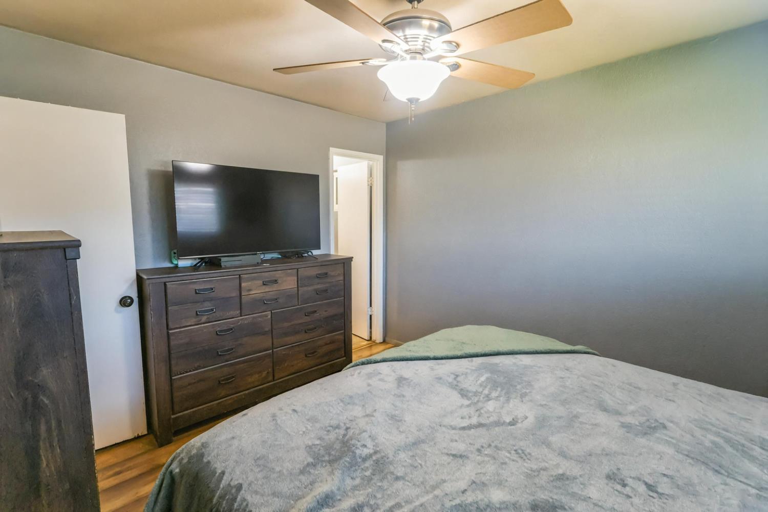 1755 4th St, Clovis, CA 93611