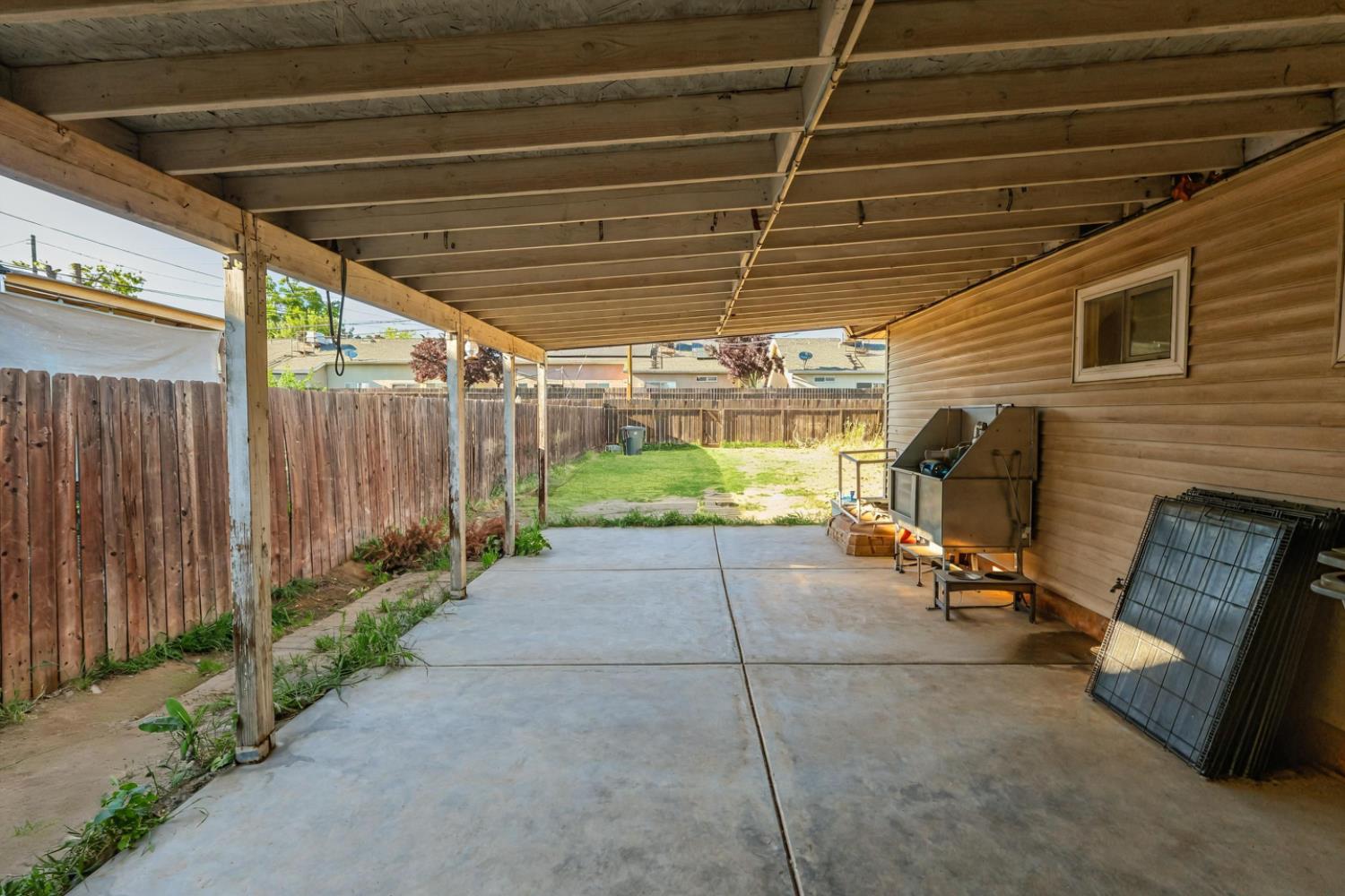 1755 4th St, Clovis, CA 93611