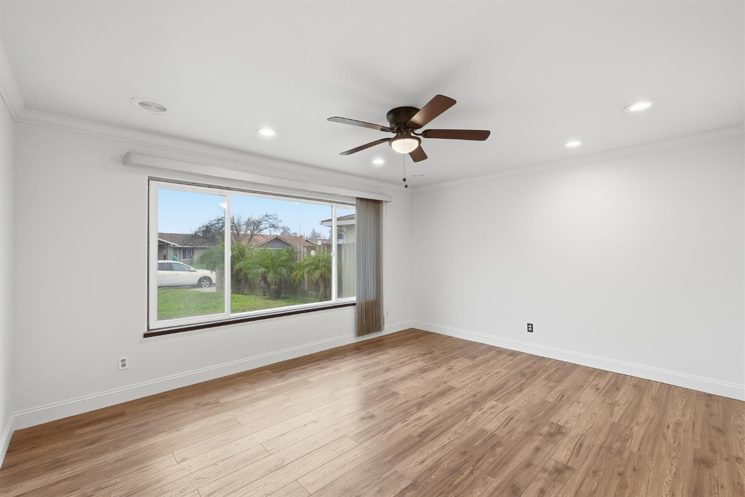 1712 W Donner Ave, Fresno, CA 93705