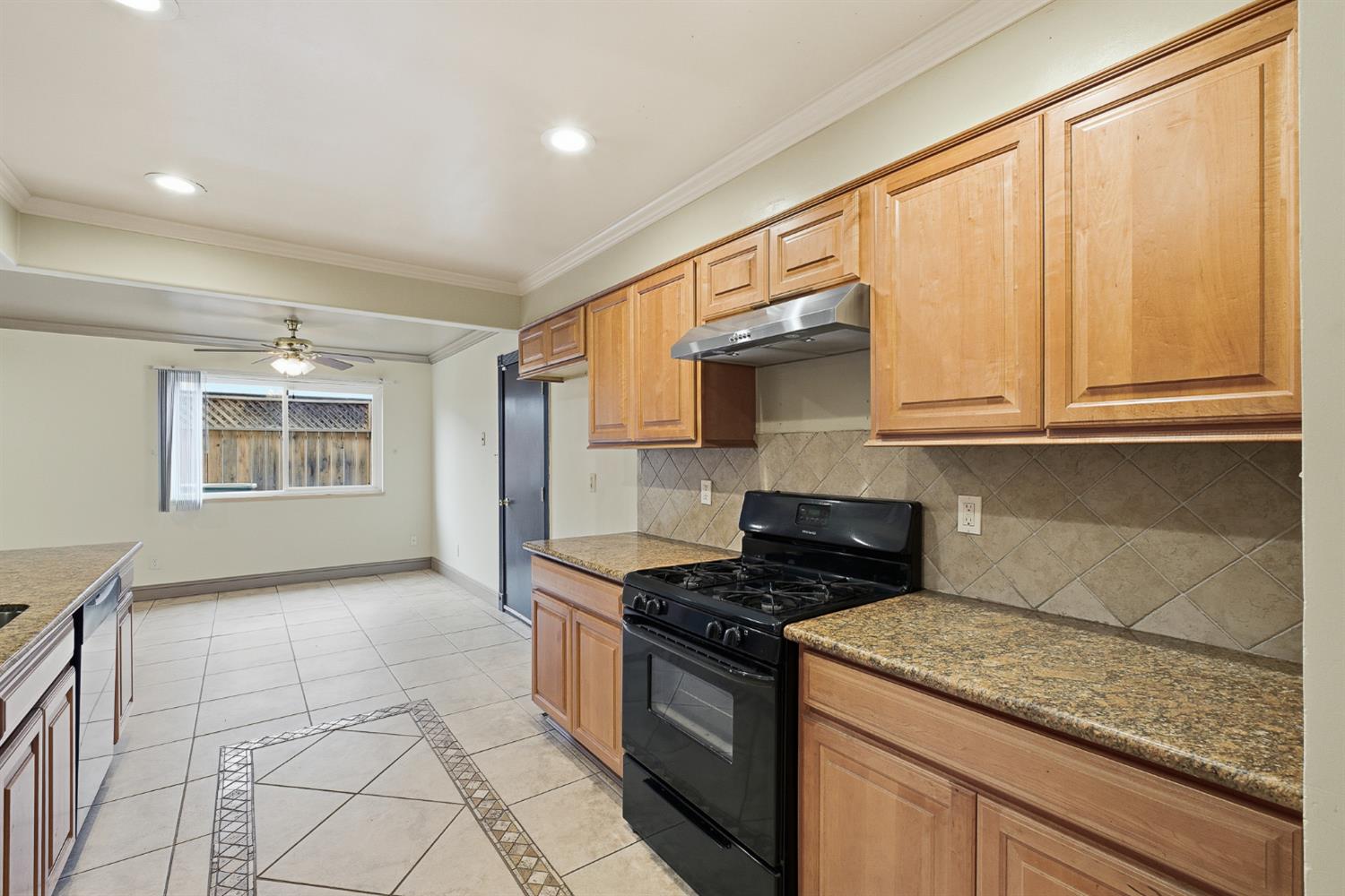 1712 W Donner Ave, Fresno, CA 93705