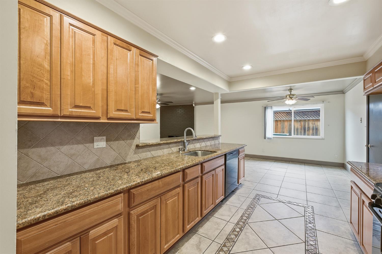 1712 W Donner Ave, Fresno, CA 93705