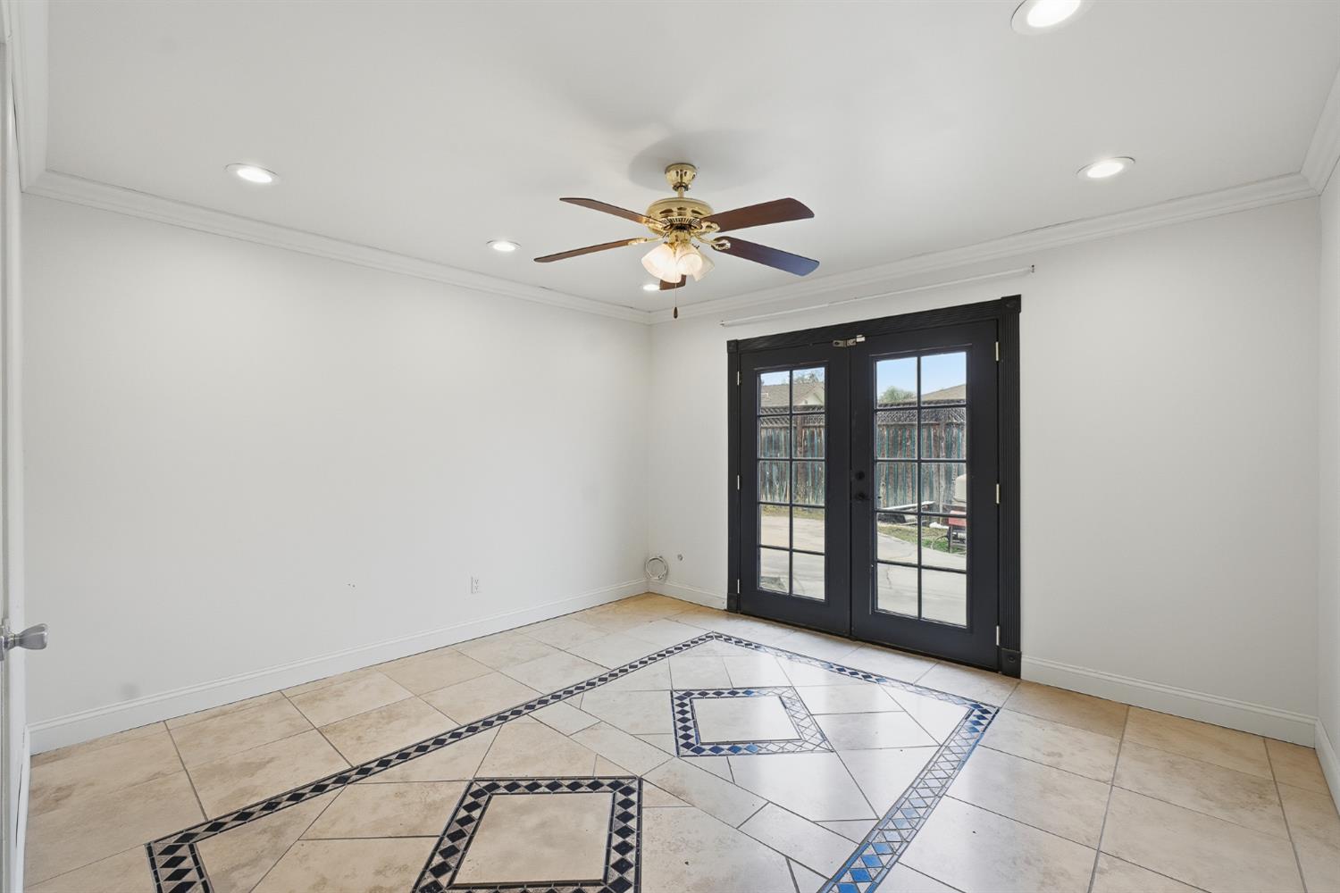 1712 W Donner Ave, Fresno, CA 93705