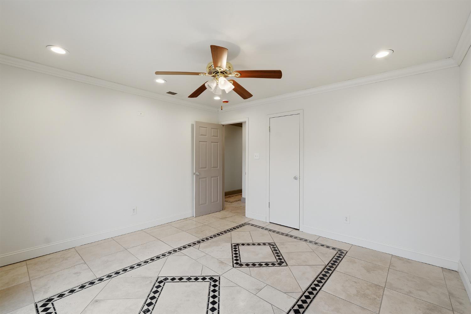 1712 W Donner Ave, Fresno, CA 93705