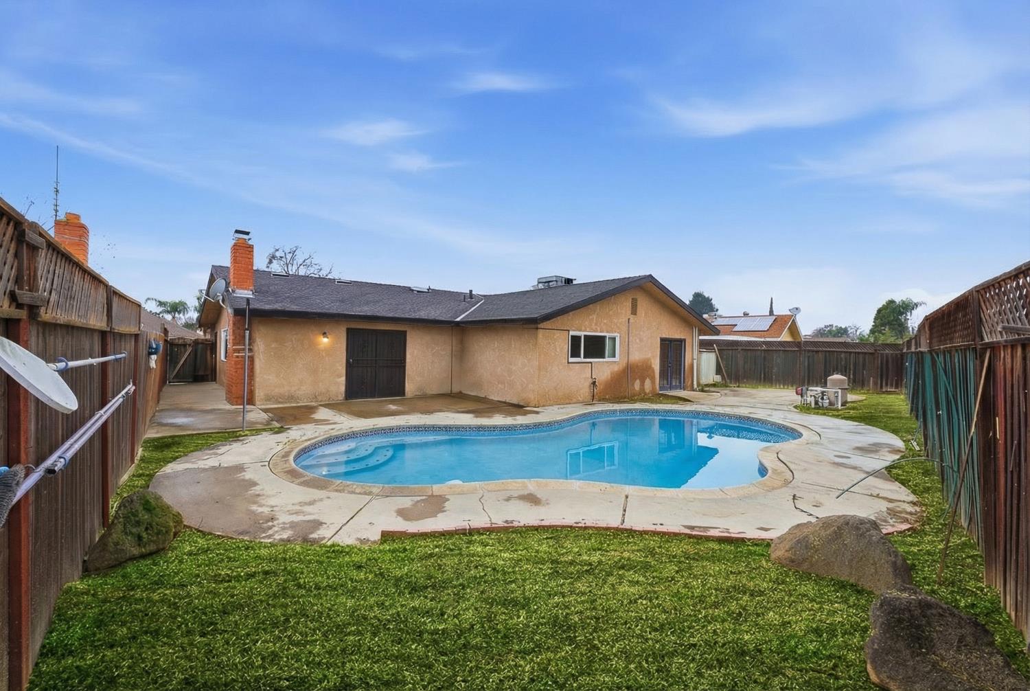 1712 W Donner Ave, Fresno, CA 93705