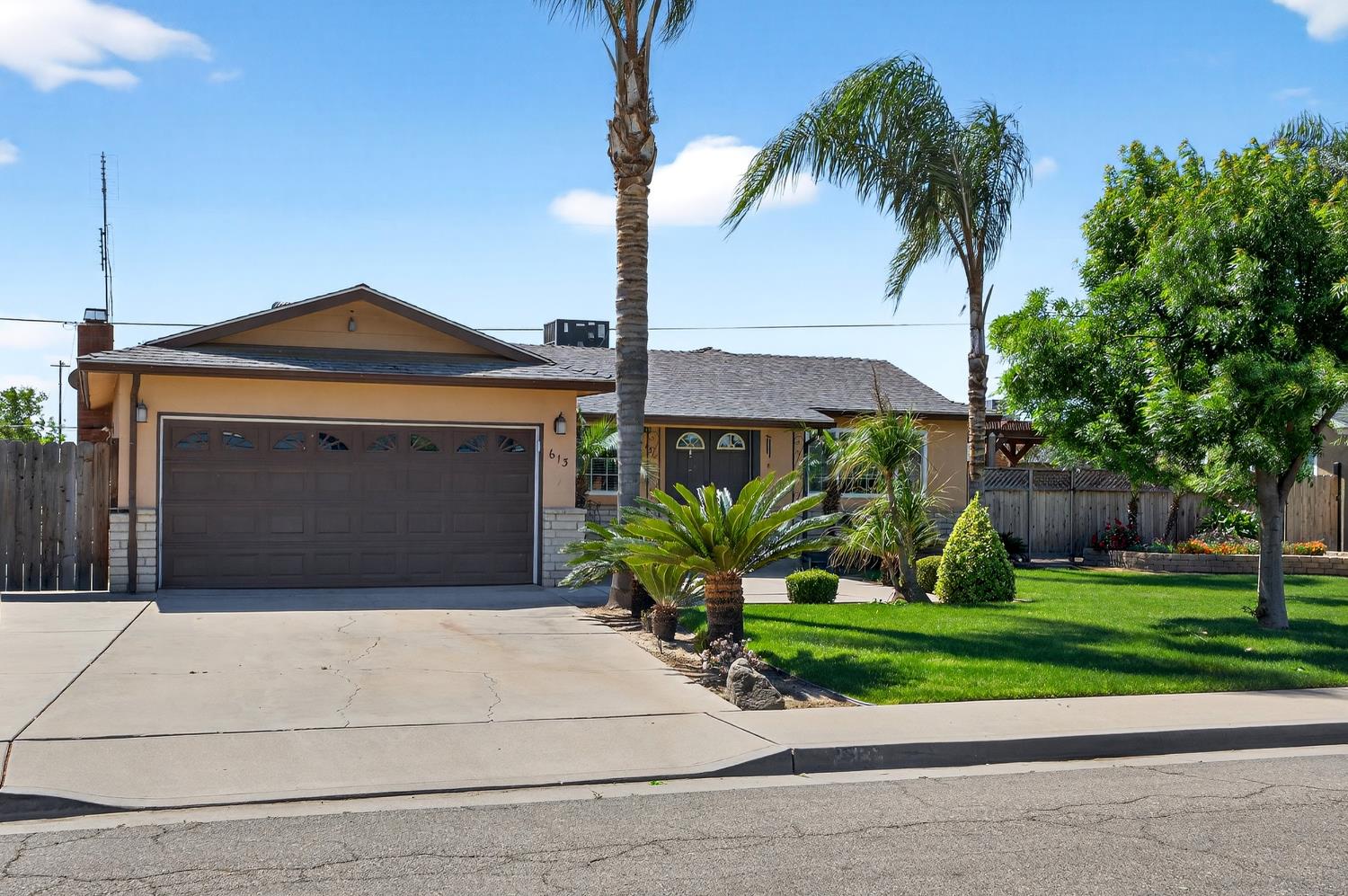 613 E Spruce Ave, Lemoore, CA 93245