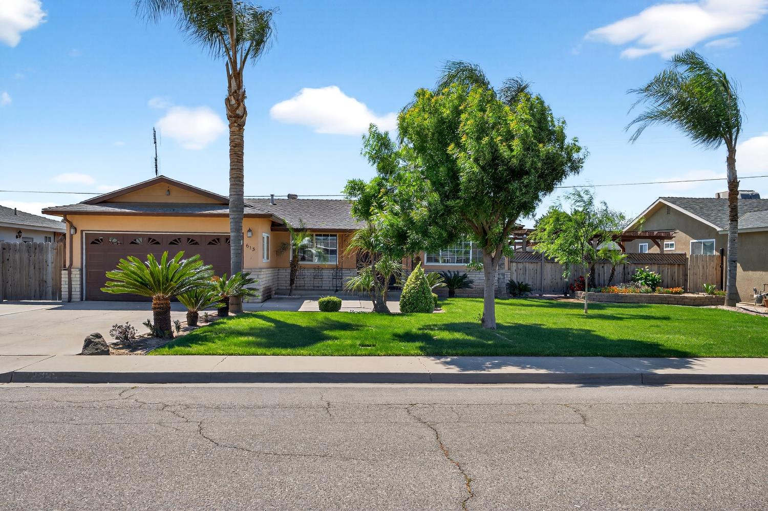 613 E Spruce Ave, Lemoore, CA 93245