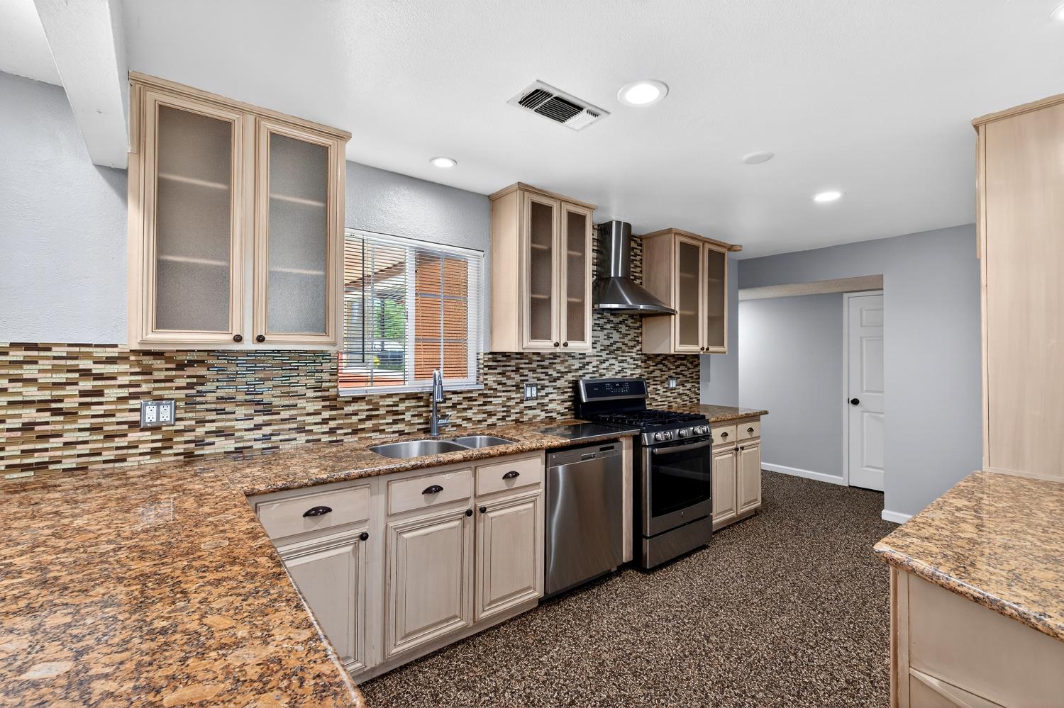 613 E Spruce Ave, Lemoore, CA 93245