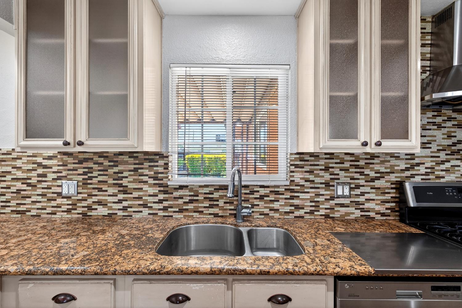 613 E Spruce Ave, Lemoore, CA 93245