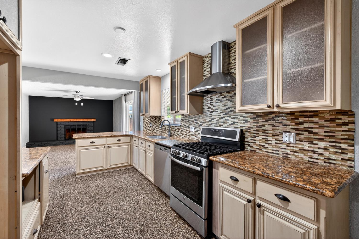 613 E Spruce Ave, Lemoore, CA 93245