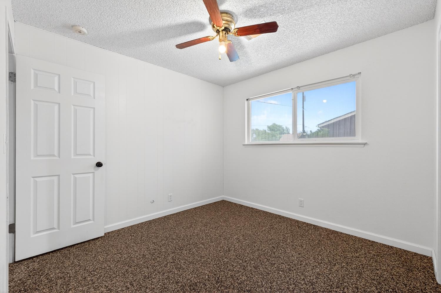 613 E Spruce Ave, Lemoore, CA 93245