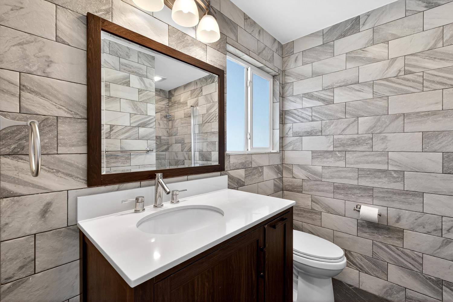 613 E Spruce Ave, Lemoore, CA 93245