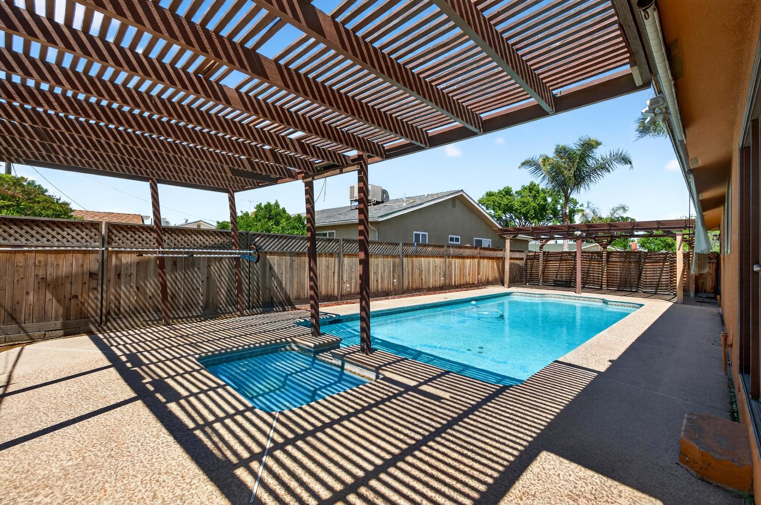 613 E Spruce Ave, Lemoore, CA 93245