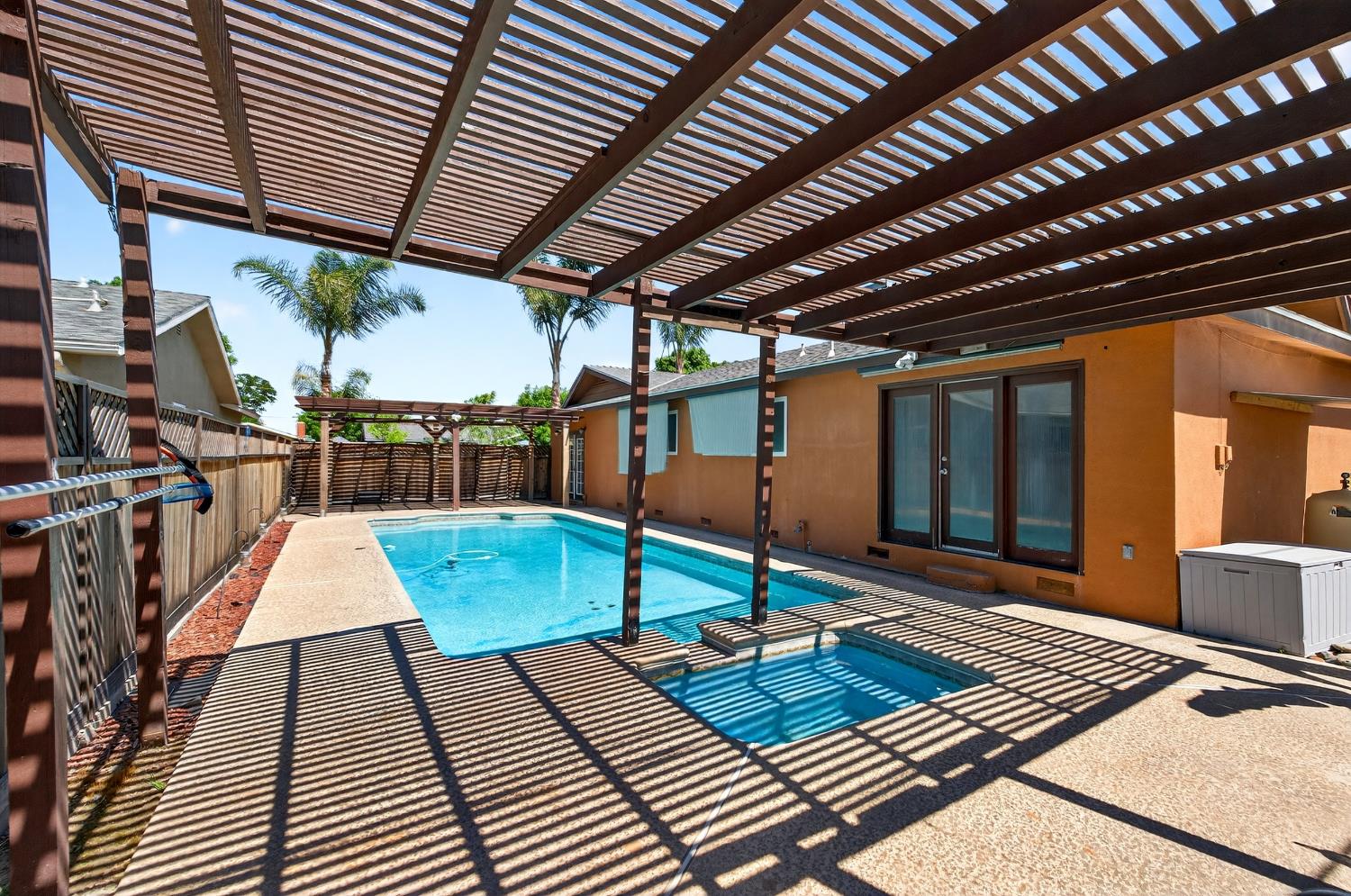 613 E Spruce Ave, Lemoore, CA 93245