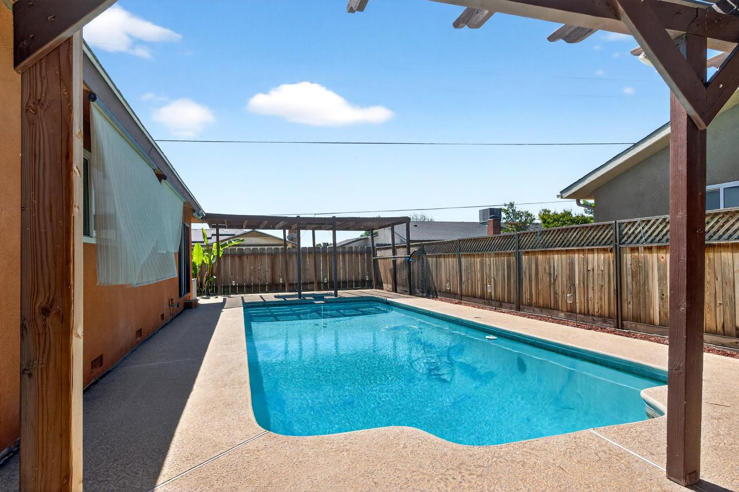 613 E Spruce Ave, Lemoore, CA 93245