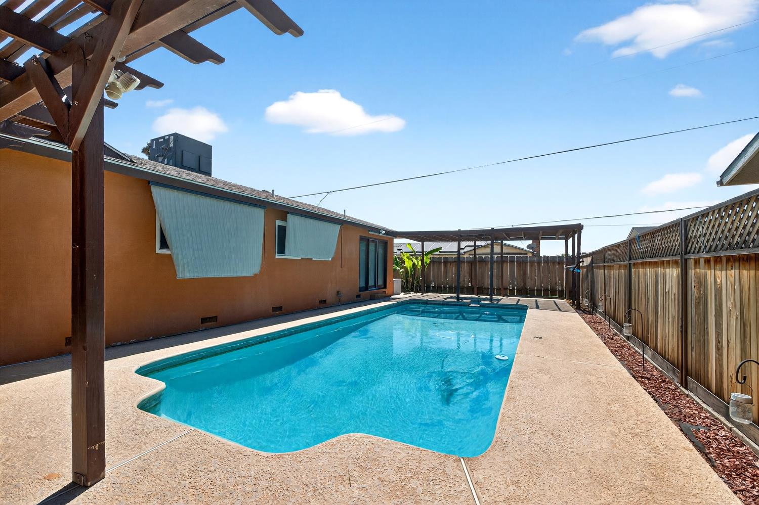 613 E Spruce Ave, Lemoore, CA 93245