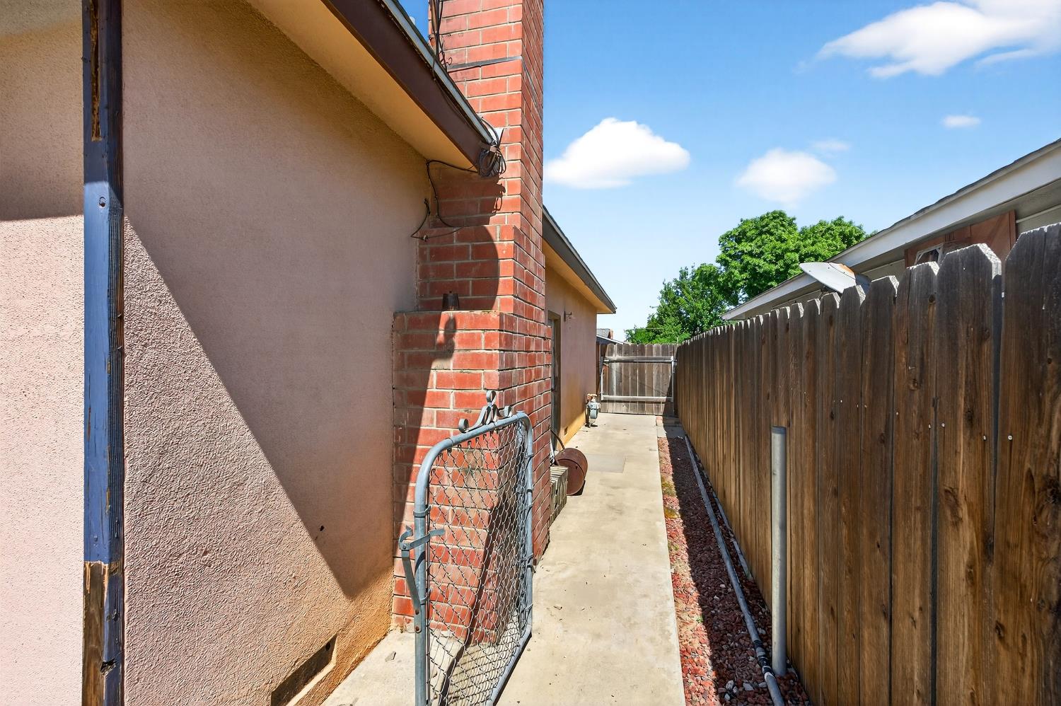 613 E Spruce Ave, Lemoore, CA 93245