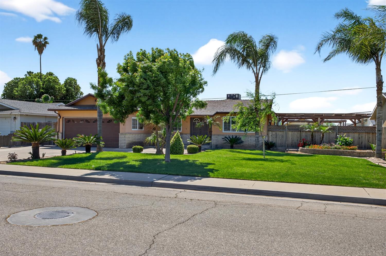 613 E Spruce Ave, Lemoore, CA 93245