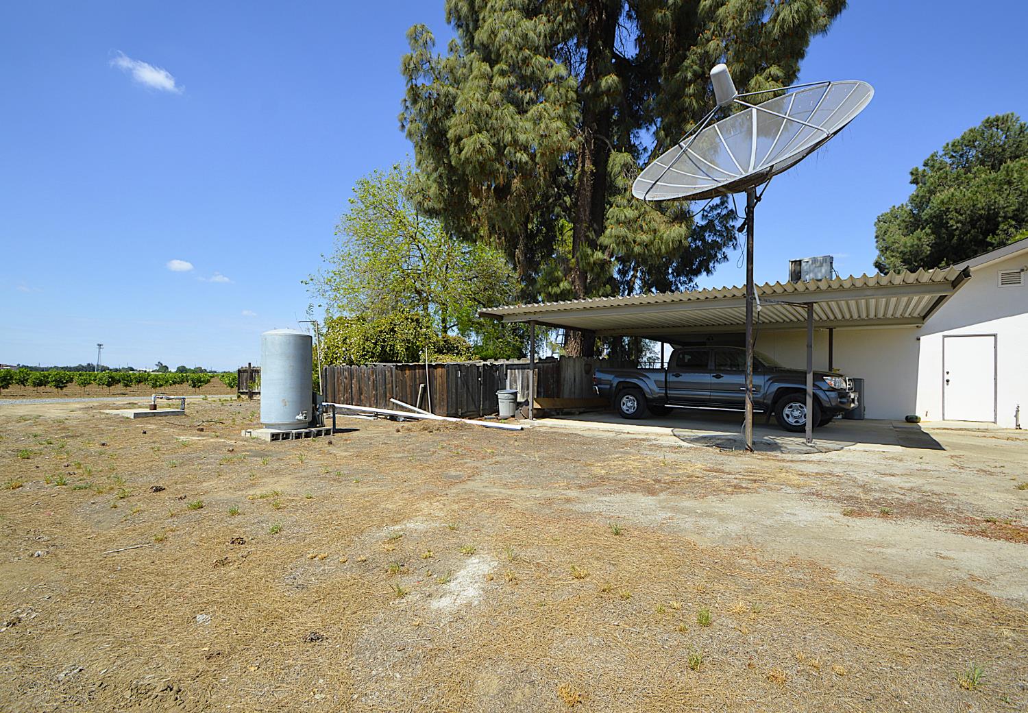 41493 Road 96, Dinuba, CA 93618