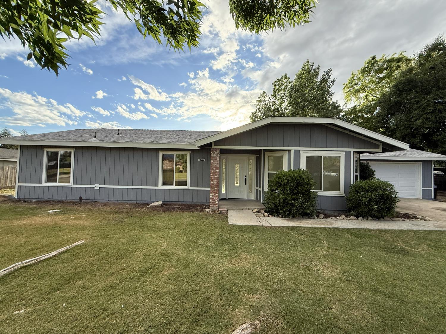 19232 Deane Dr, Madera, CA 93638