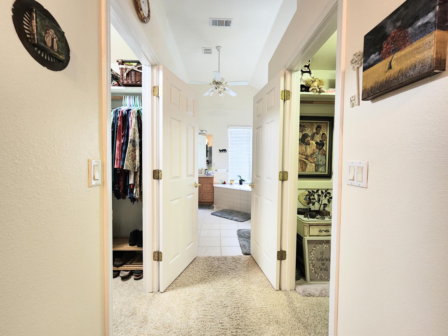 563 W Omaha Ave, Clovis, CA 93619